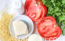 Макароны с помидорами и сыром на сковороде Спагетти с сыром, фаршем и помидорами в духовке