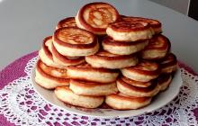Kefir pancake hazırlamaq üçün resept (sulu)