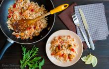 Жареный рис по-тайски с морепродуктами Как готовить морепродукты с рисом
